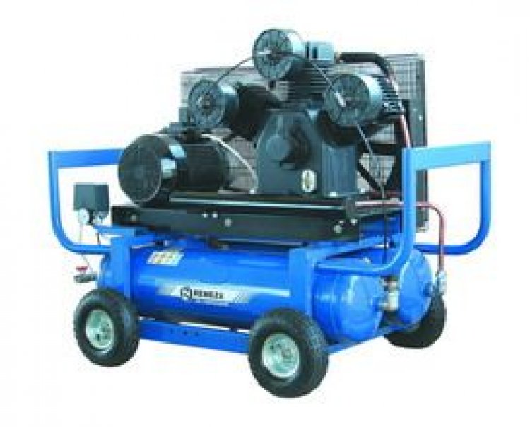 Компрессор мобильный поршневой строительный 90.W95/6 REMEZA (Белоруссия): 1700 л/мин., 6 бар, ресивер 90 л., 7,5 кВт, 380В, габариты без упак. 1400х860х1160 мм, 240 кг.